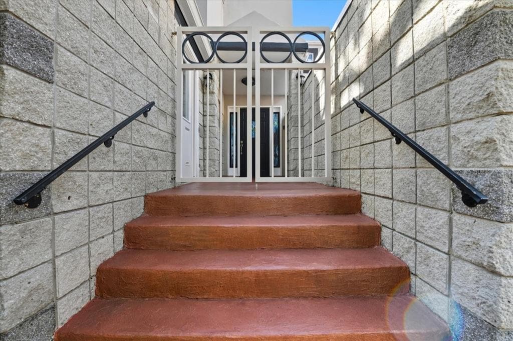 2713 CHAMBRAY LANE, TAMPA, FL 33611 — zdjęcie 4