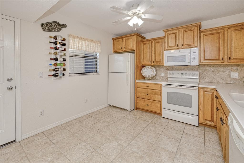 175 KINGS HIGHWAY # 225 (B5), PUNTA GORDA, FL 33983 — zdjęcie 3