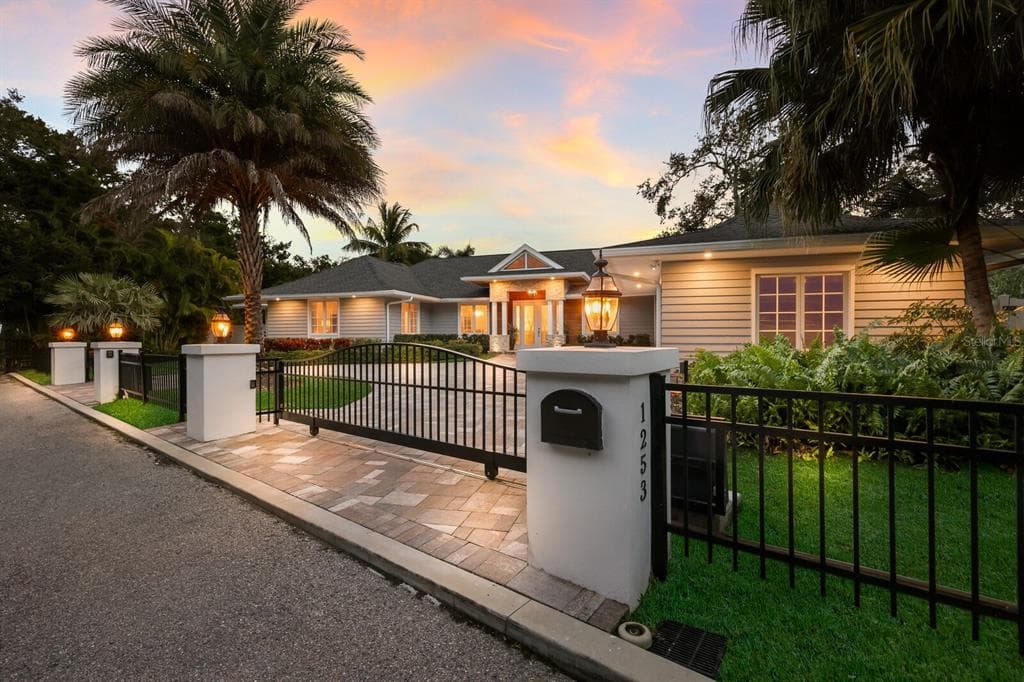 1253 N BASIN LANE, SARASOTA, FL 34242