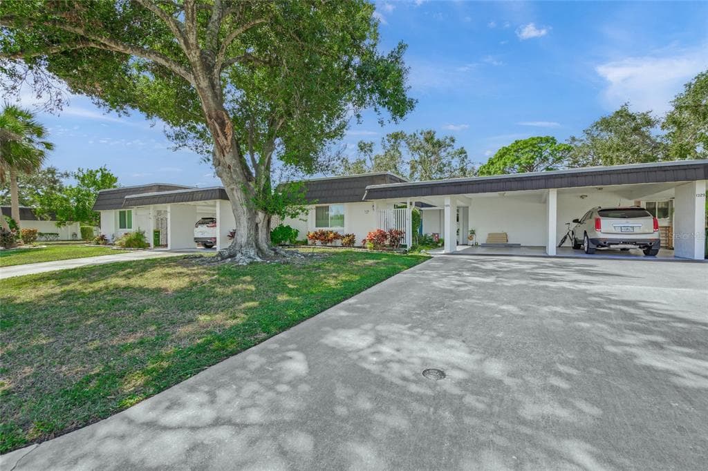 1325 GLEN OAKS DRIVE E # 133, SARASOTA, FL 34232