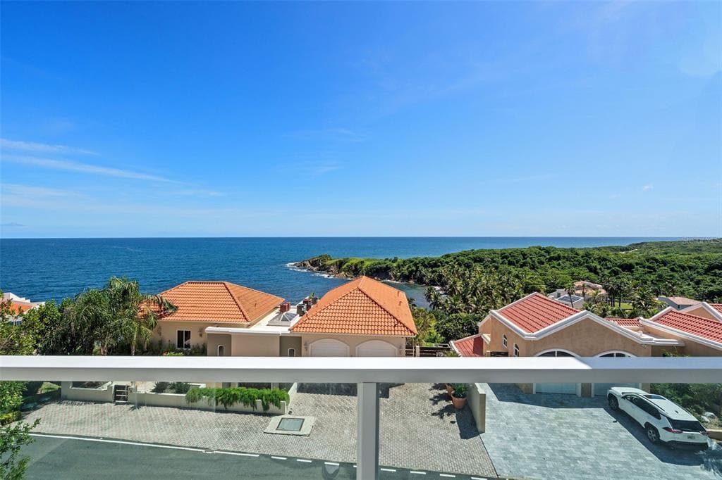 1 SHELL CASTLE CLUB # 74, HUMACAO, PR 00791