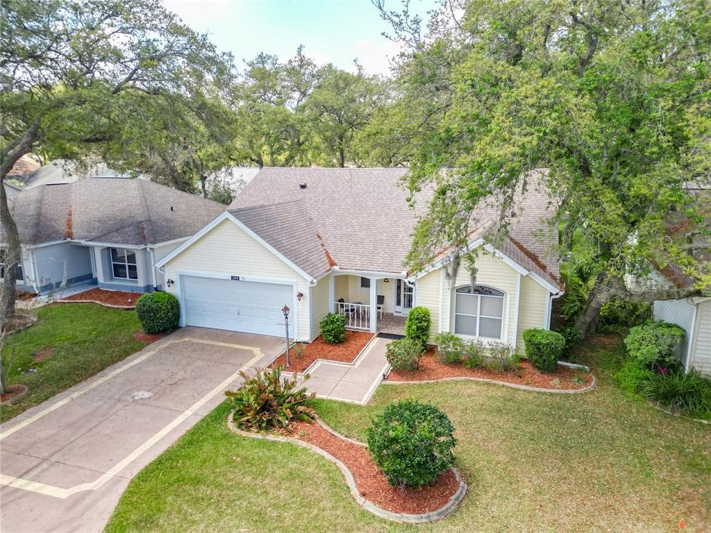 208 DESOTA COURT, LADY LAKE, FL 32159