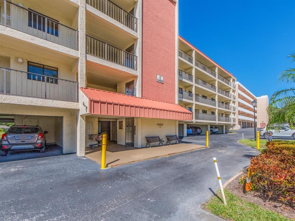 9490 HARBOR GREENS WAY # 305, SEMINOLE, FL 33776
