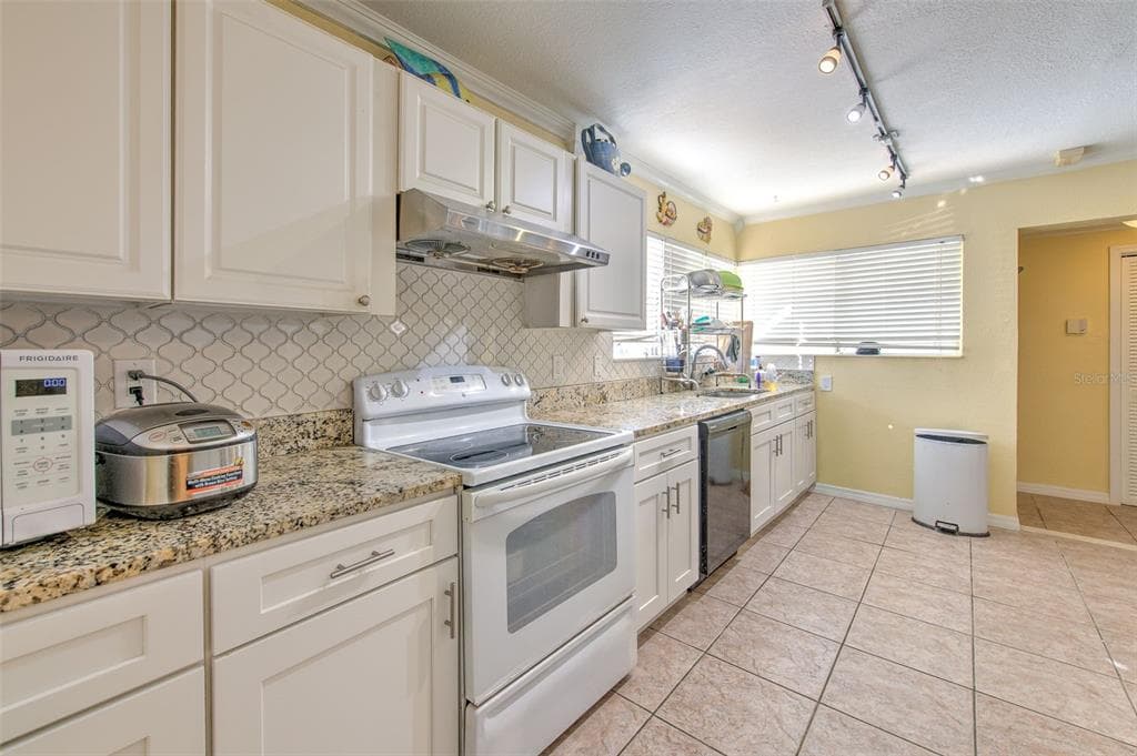 5415 MILES BOULEVARD, PORT RICHEY, FL 34668 — zdjęcie 4