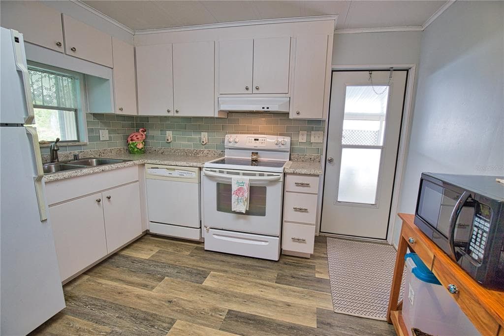 236 N FIJI CIRCLE, ENGLEWOOD, FL 34223 — zdjęcie 5