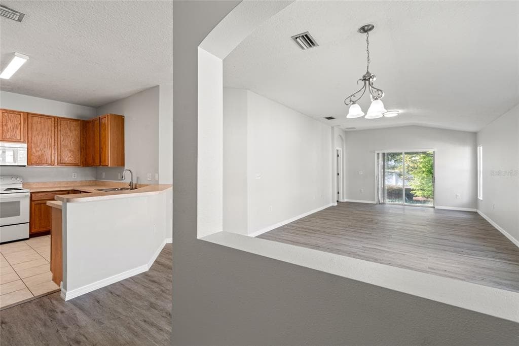 5727 AUTUMN SHIRE DRIVE, ZEPHYRHILLS, FL 33541 — zdjęcie 4