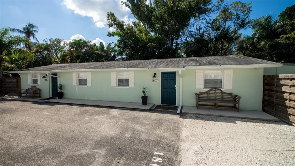 1805 IVANHOE STREET, SARASOTA, FL 34231