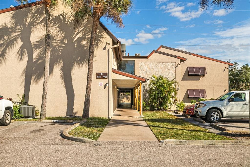 7223 CLOISTER DRIVE # 111, SARASOTA, FL 34231 — zdjęcie 2