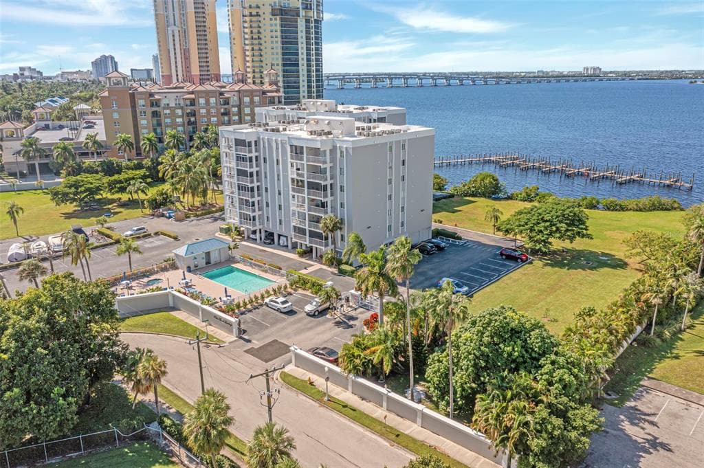 2875 PALM BEACH BOULEVARD # 205, FORT MYERS, FL 33916 — zdjęcie 3