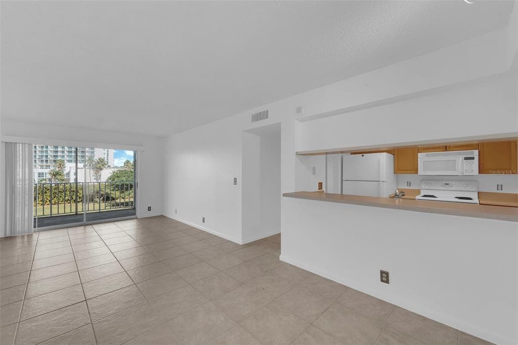 2875 PALM BEACH BOULEVARD # 205, FORT MYERS, FL 33916 — zdjęcie 4