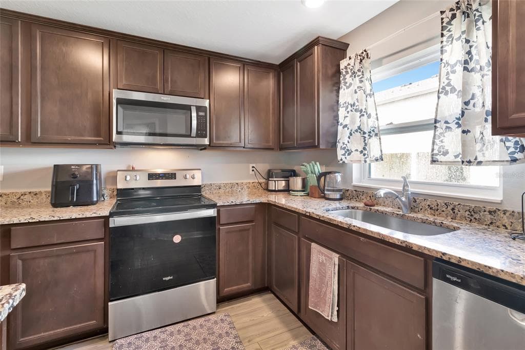 1691 WYNFORD CIRCLE, TAVARES, FL 32778 — zdjęcie 4