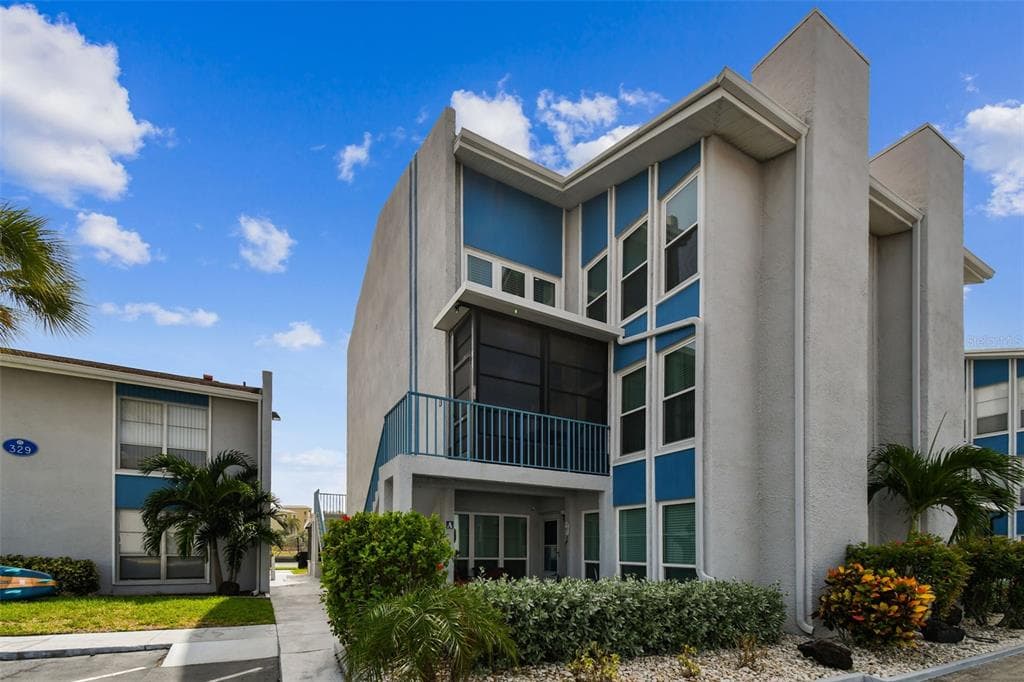 315 MEDALLION BOULEVARD # E, MADEIRA BEACH, FL 33708 — zdjęcie 2