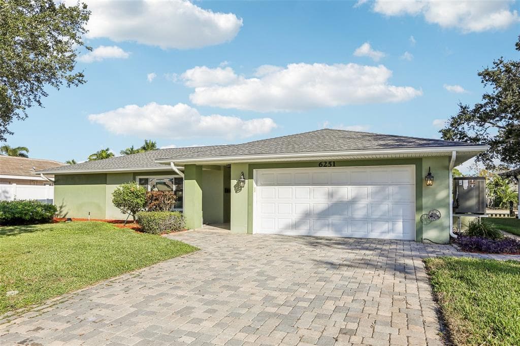 6251 18TH STREET NE, ST PETERSBURG, FL 33702 — zdjęcie 2