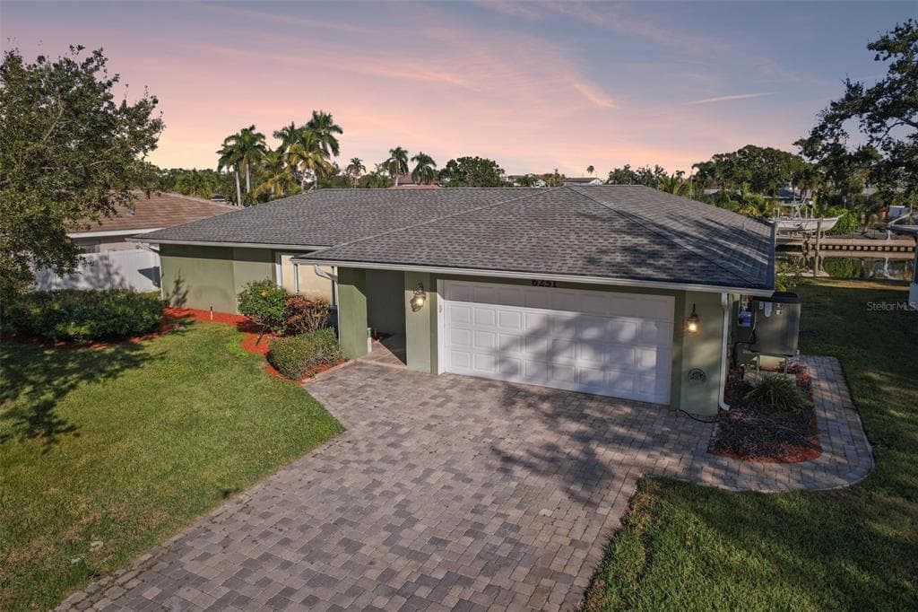 6251 18TH STREET NE, ST PETERSBURG, FL 33702