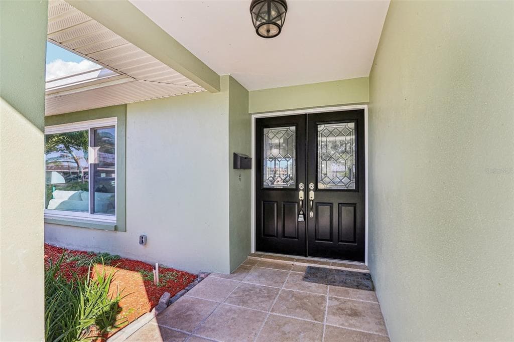 6251 18TH STREET NE, ST PETERSBURG, FL 33702 — zdjęcie 4