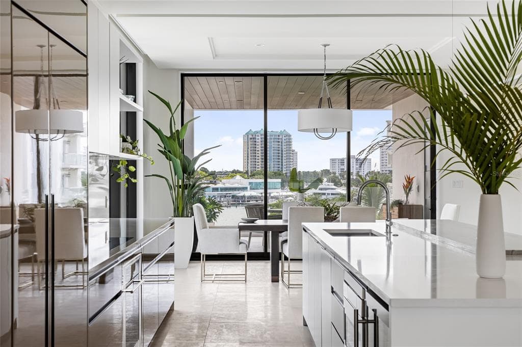 509 GOLDEN GATE POINT # 4, SARASOTA, FL 34236