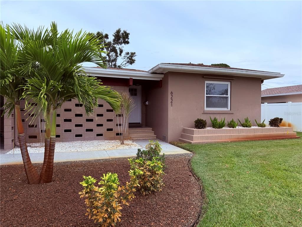 6221 6TH AVENUE N, ST PETERSBURG, FL 33710 — zdjęcie 2