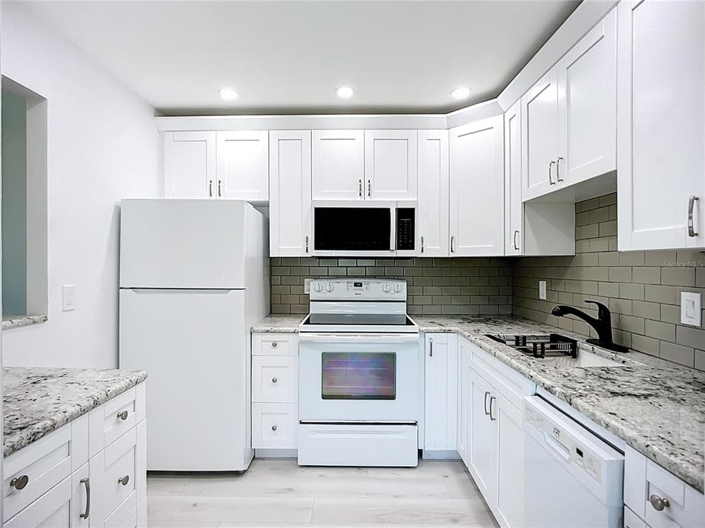 1811 BEDFORD LANE # 166, SUN CITY CENTER, FL 33573 — zdjęcie 5