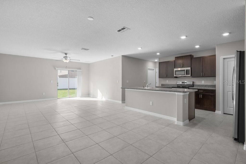 7227 RONNIE GARDENS COURT, TAMPA, FL 33619 — zdjęcie 3