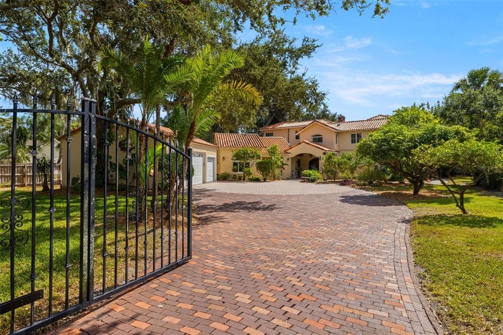 7240 DR MARTIN LUTHER KING JR STREET S, ST PETERSBURG, FL 33705 — zdjęcie 2