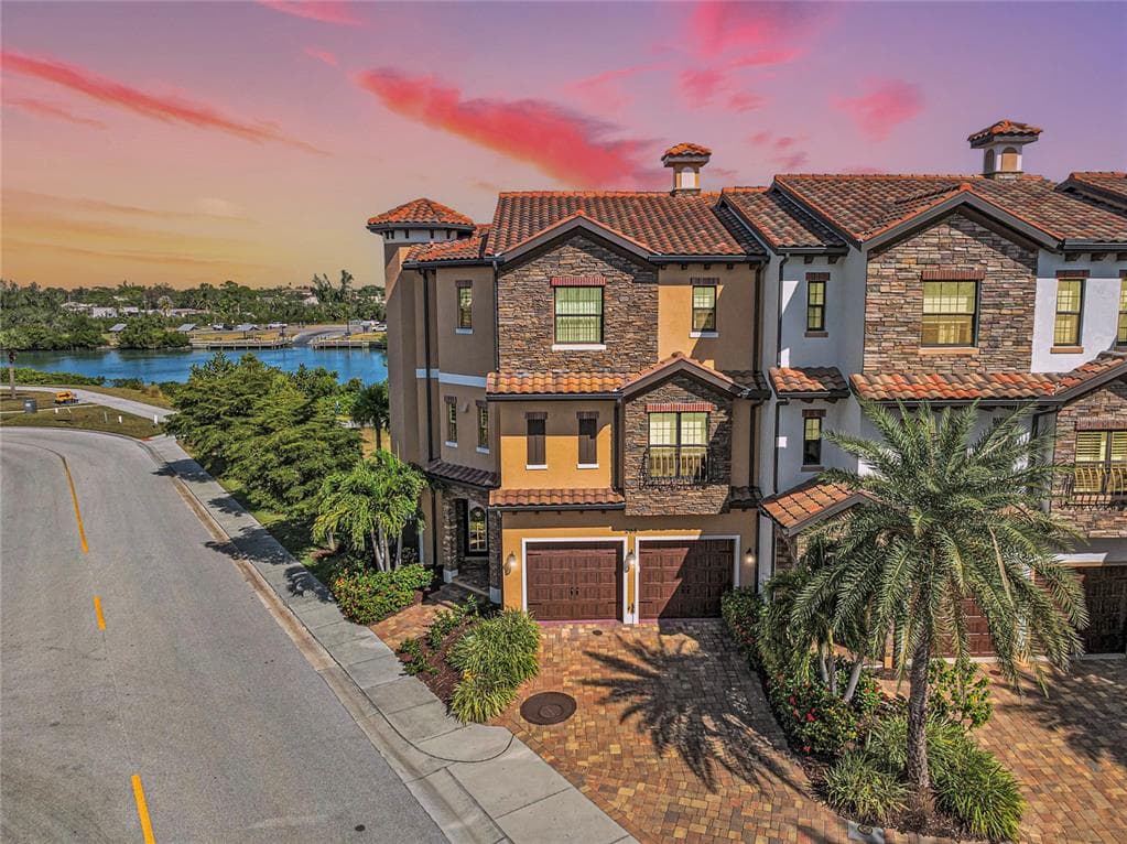 205 E VENICE AVENUE, VENICE, FL 34285 — zdjęcie 2