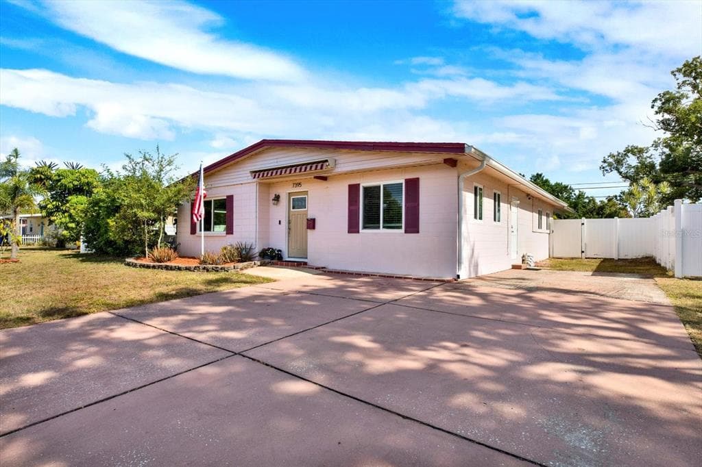 7395 18TH STREET N, ST PETERSBURG, FL 33702 — zdjęcie 2