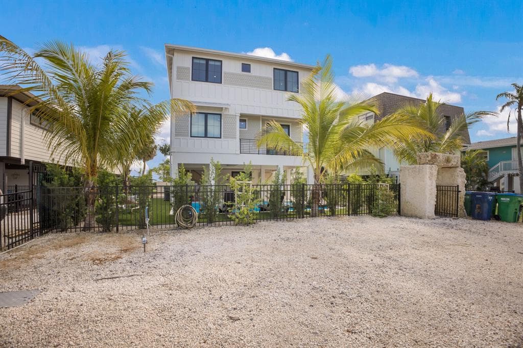 2415 AVENUE B, BRADENTON BEACH, FL 34217 — zdjęcie 2