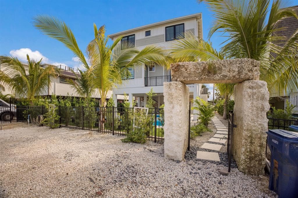 2415 AVENUE B, BRADENTON BEACH, FL 34217 — zdjęcie 3