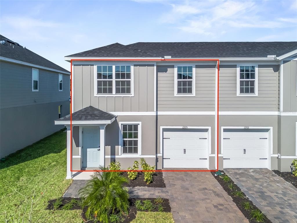 1205 PORT BLUE WAY, LADY LAKE, FL 32159