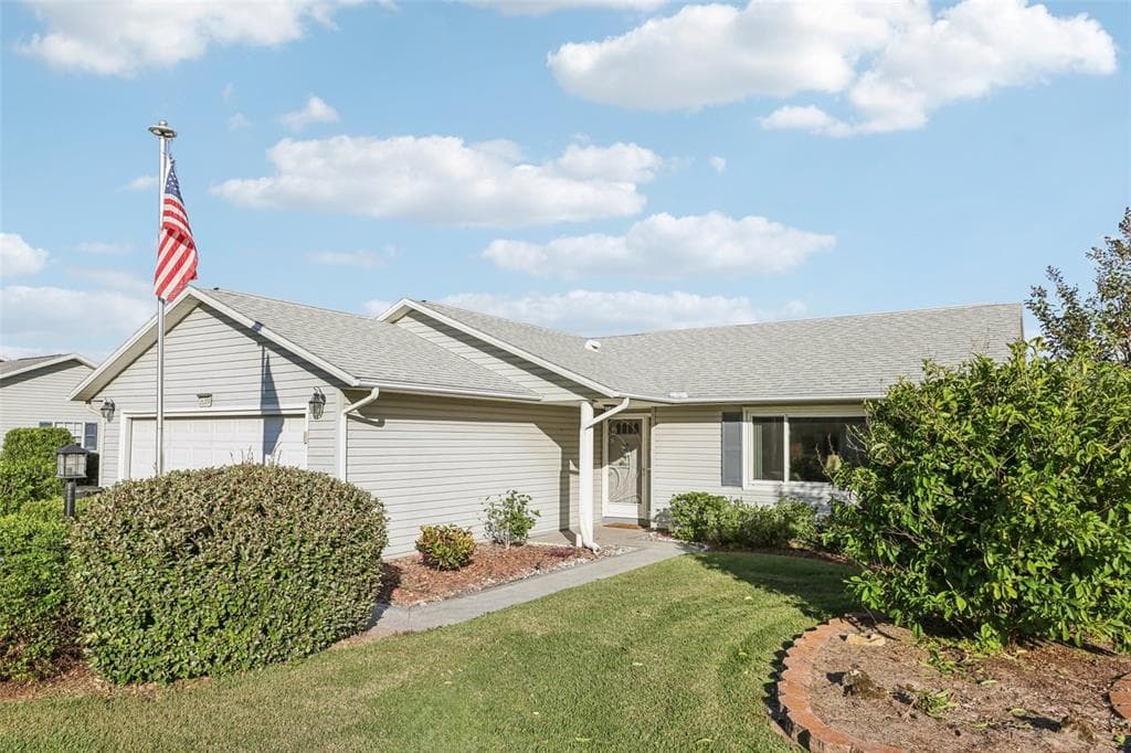 26209 NEWCOMBE CIRCLE, LEESBURG, FL 34748