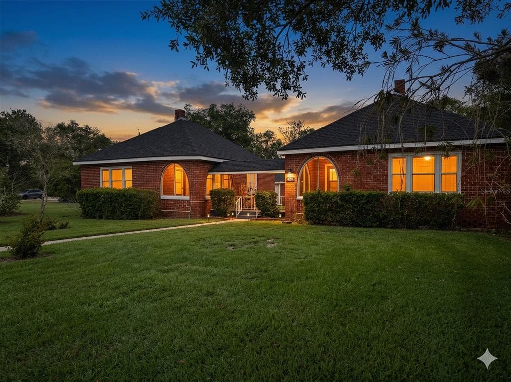 425 E SESSOMS AVENUE, LAKE WALES, FL 33853