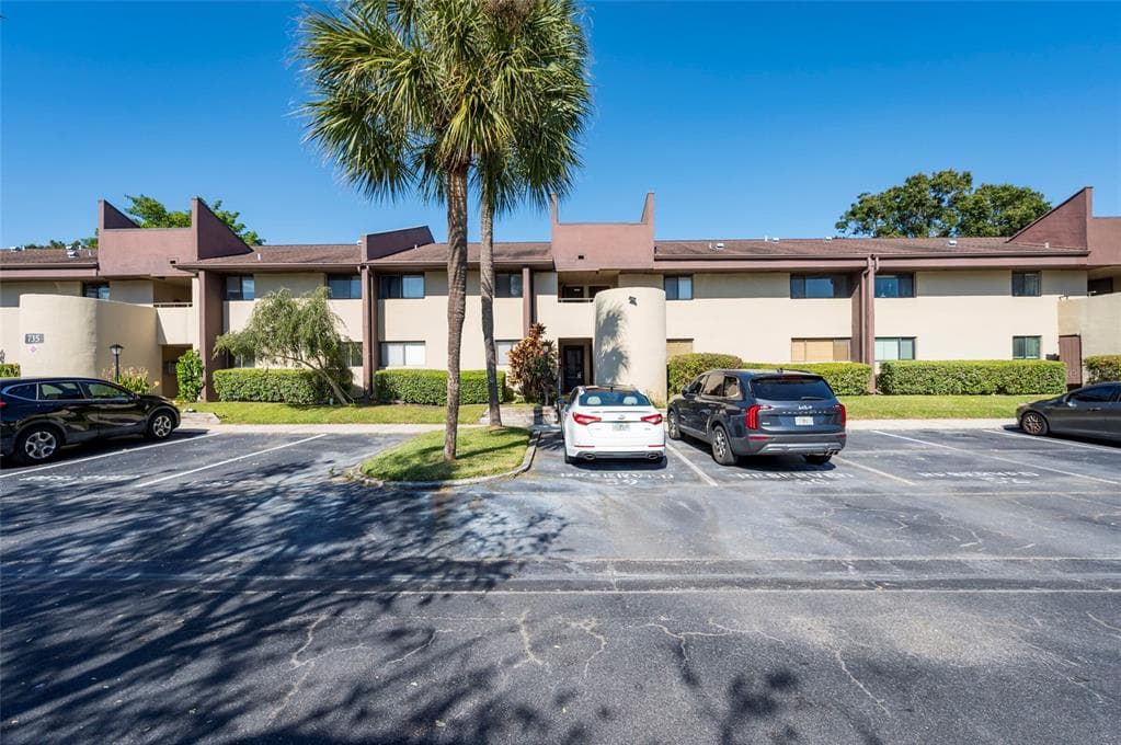 735 S VILLAGE DRIVE N # 206, ST PETERSBURG, FL 33716