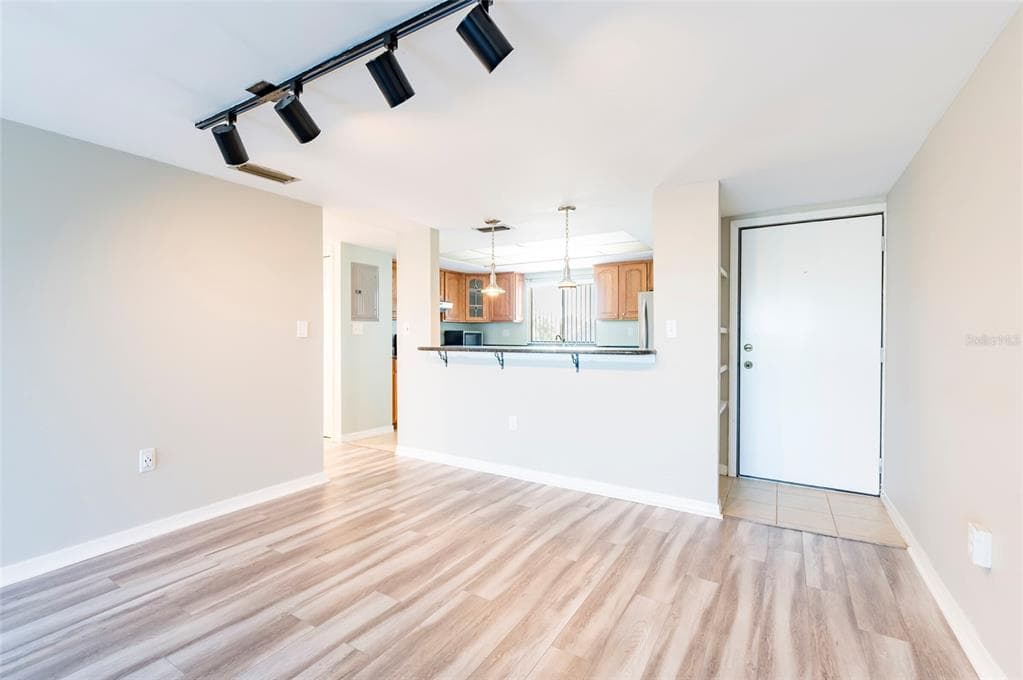 735 S VILLAGE DRIVE N # 206, ST PETERSBURG, FL 33716 — zdjęcie 5
