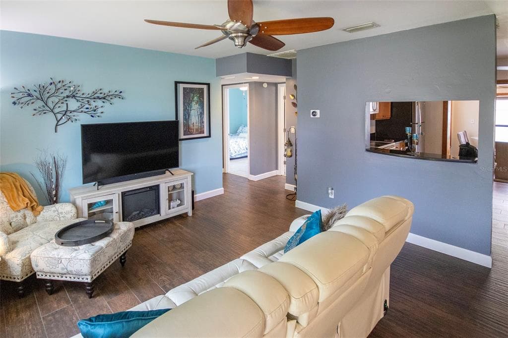1725 BRADSHAW LANE N, ST PETERSBURG, FL 33710 — zdjęcie 3
