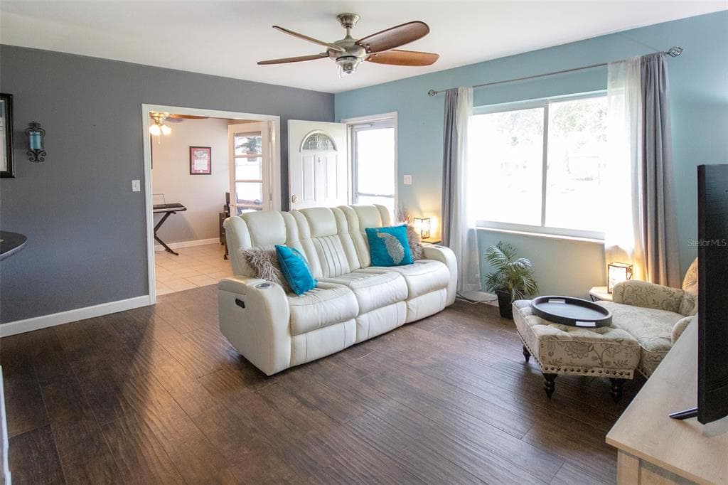 1725 BRADSHAW LANE N, ST PETERSBURG, FL 33710 — zdjęcie 4