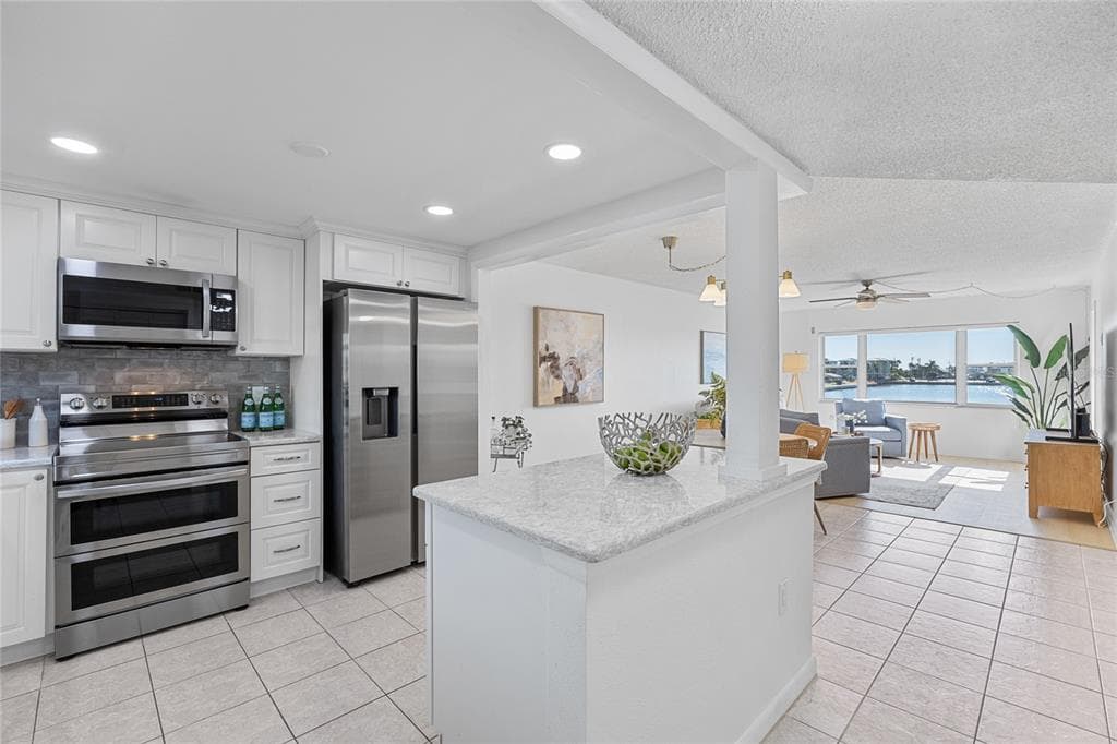 4775 COVE CIRCLE # 203, ST PETERSBURG, FL 33708 — zdjęcie 5