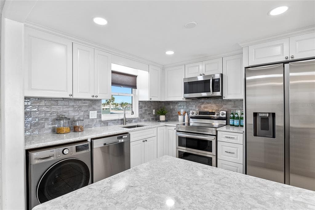 4775 COVE CIRCLE # 203, ST PETERSBURG, FL 33708 — zdjęcie 4