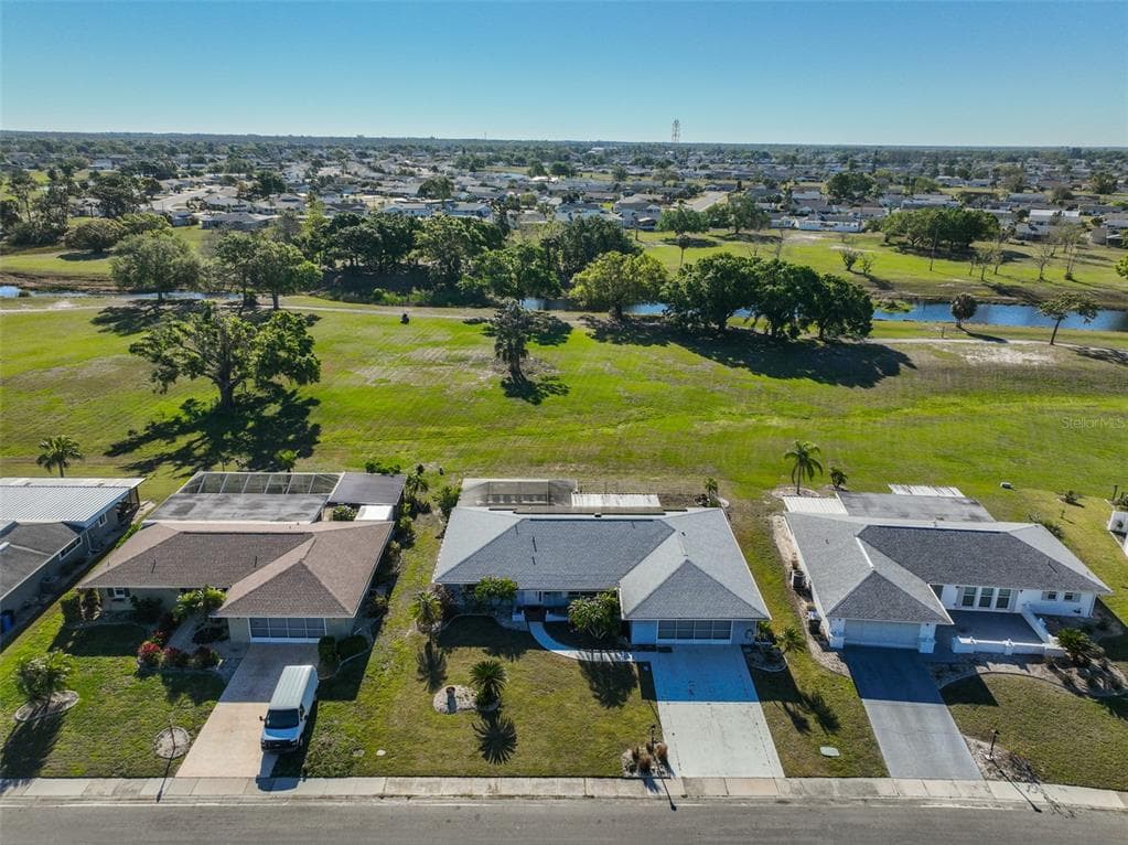 672 ALLEGHENY DRIVE, SUN CITY CENTER, FL 33573 — zdjęcie 2