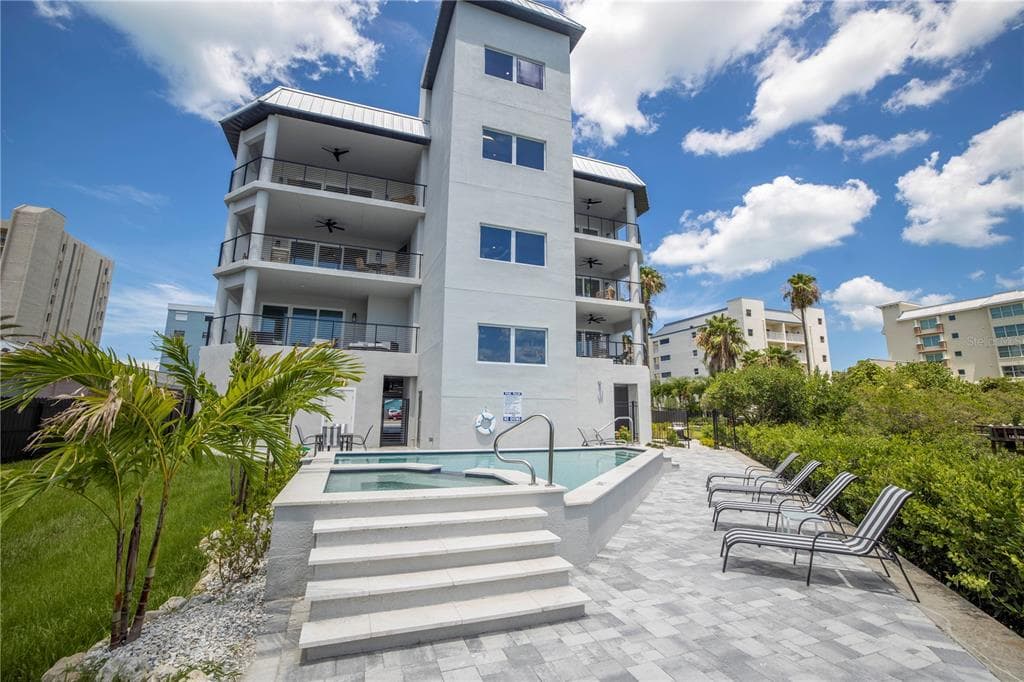 19505 GULF BOULEVARD # 304, INDIAN SHORES, FL 33785