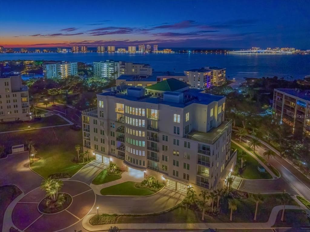 8 PALM TERRACE # 605, BELLEAIR, FL 33756
