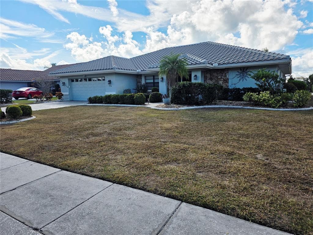 1924 NEW BEDFORD DRIVE, SUN CITY CENTER, FL 33573