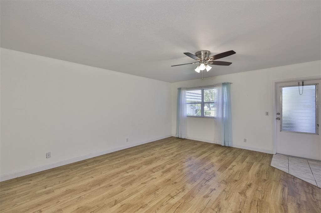 1811 BEDFORD LANE # 153, SUN CITY CENTER, FL 33573 — zdjęcie 4