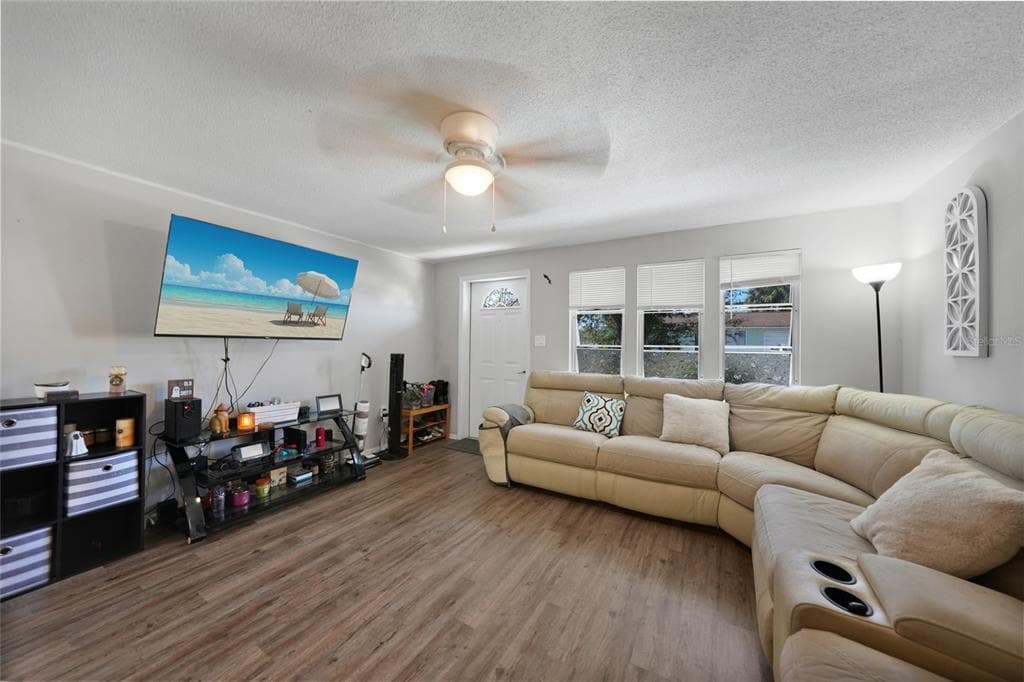 819 HALEYBURY STREET NW, PORT CHARLOTTE, FL 33948 — zdjęcie 4