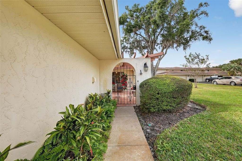100 S TREMAIN STREET # F1, MOUNT DORA, FL 32757 — zdjęcie 2