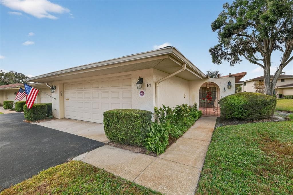 100 S TREMAIN STREET # F1, MOUNT DORA, FL 32757
