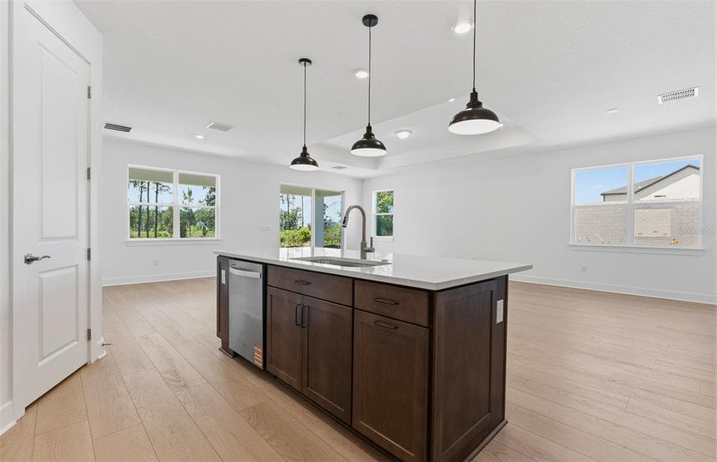 1662 SHIELDS POINT, ZEPHYRHILLS, FL 33541 — zdjęcie 5