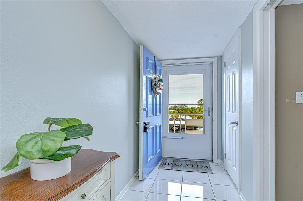 5575 GULF BOULEVARD # 323, ST PETE BEACH, FL 33706 — zdjęcie 4