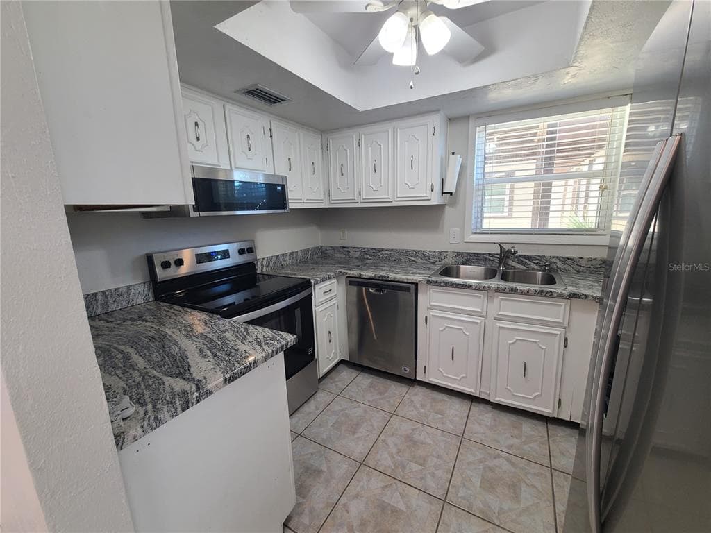18101 SANDALWOOD DRIVE, WILDWOOD, FL 34785 — zdjęcie 2