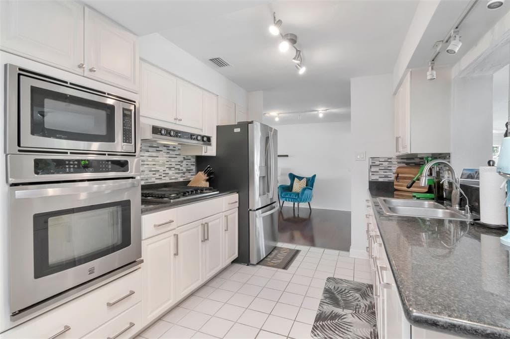 3991 38TH WAY S, ST PETERSBURG, FL 33711 — zdjęcie 5