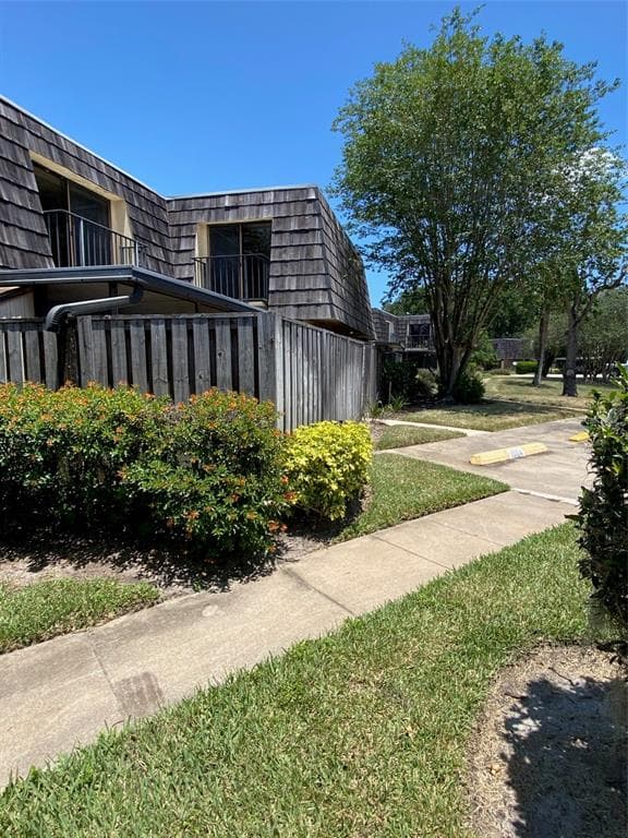 1004 ROYAL OAK BOULEVARD, LEESBURG, FL 34748